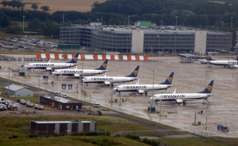 ryanair 737 lineup