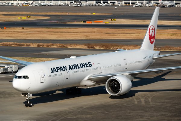 japan airlines boeing 777 300er