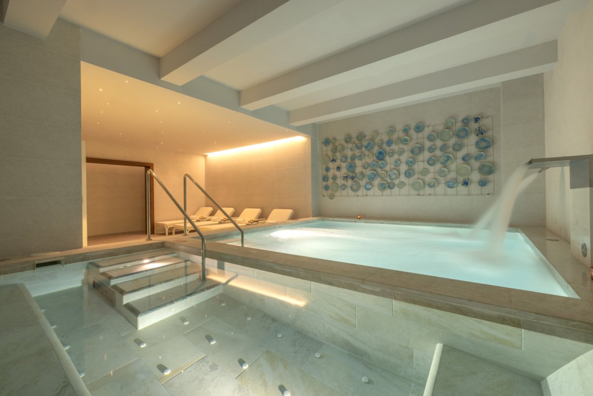 royalton vessence barbados 70