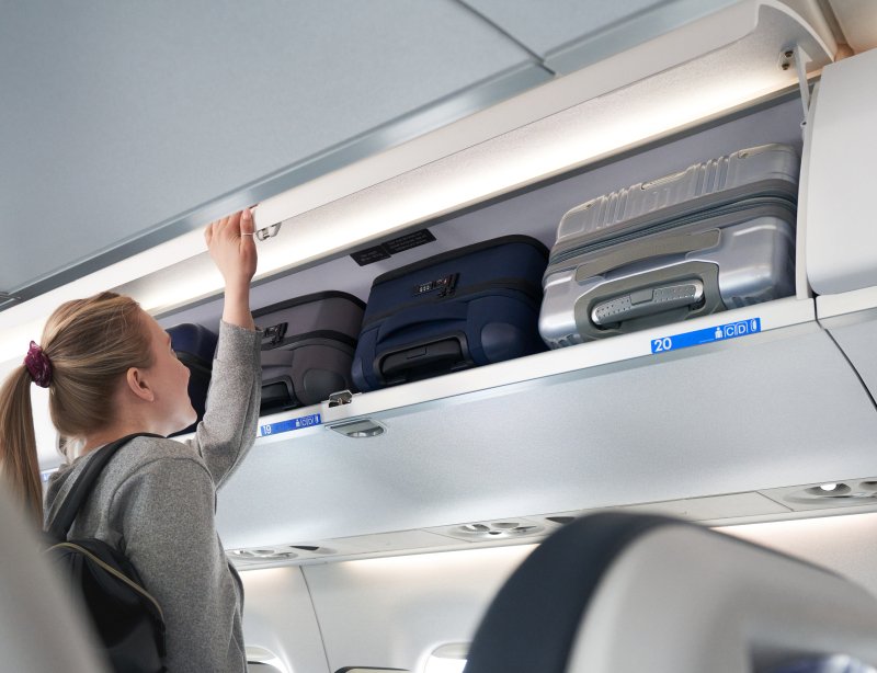 united airlines embraer e175 new overhead bins