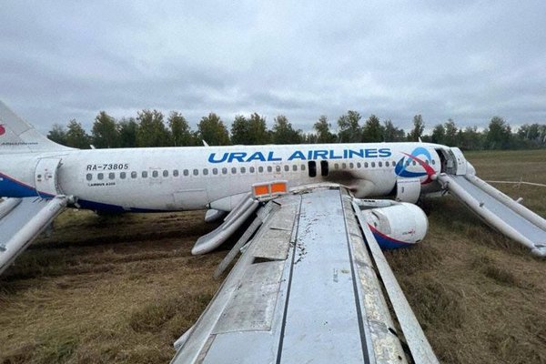 ural airlines u61383 field landing 2