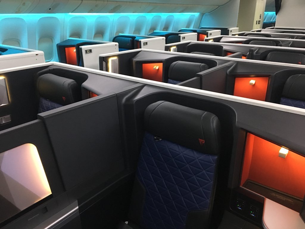 delta one suites 777 200 900x675