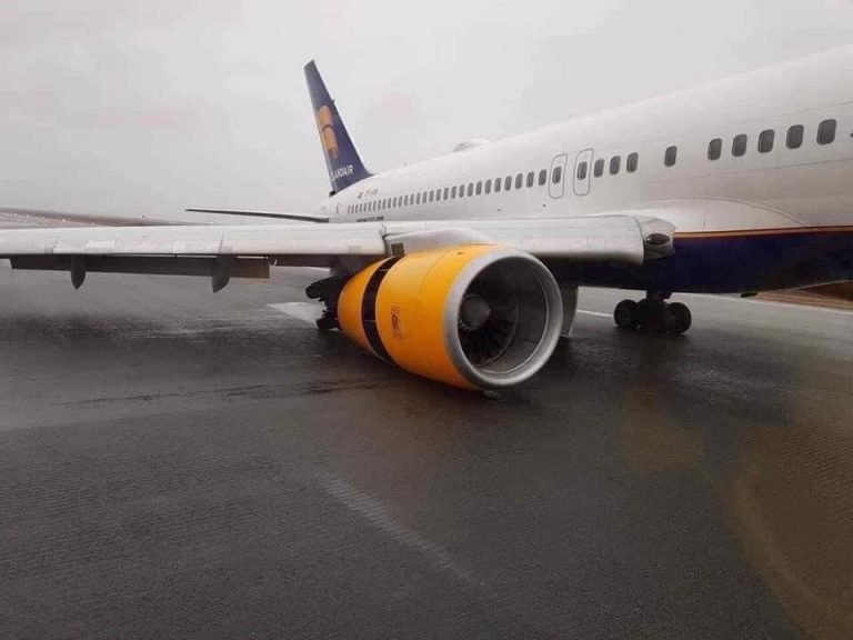 icelandair 757 gear collapse 02 1