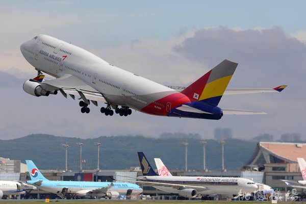 asiana airlines HL7428 747 400