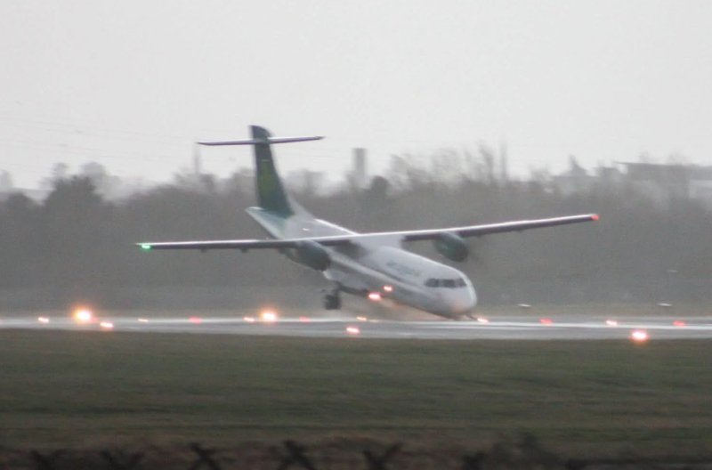 emerald airlines uk atr 72 600 G CMMK nose collapse