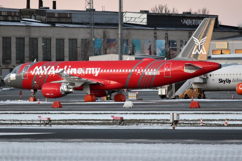 MYAirline Airbus A320-200