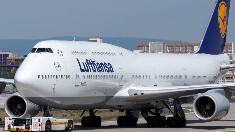 lufthansa boeing 747 8i