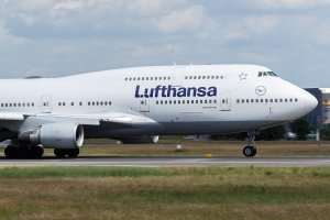 lufthansa boeing 747 400