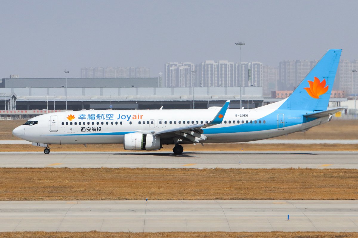 joy air boeing 737 800