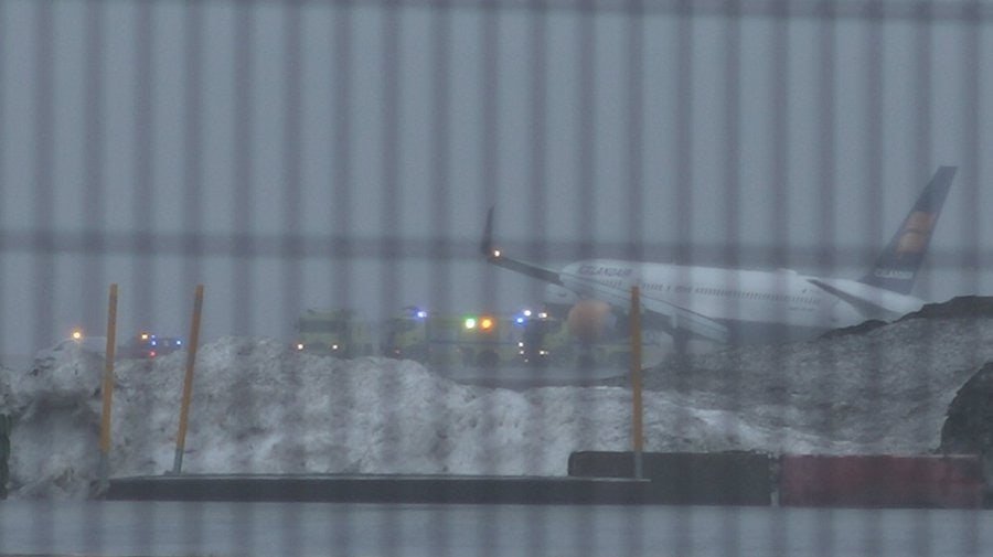 icelandair 757 gear collapse 03 1