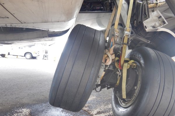 westjet boeing 737 800 gear collapse sxm