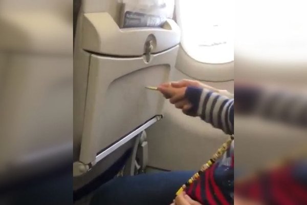 airplane crayon child 01 1
