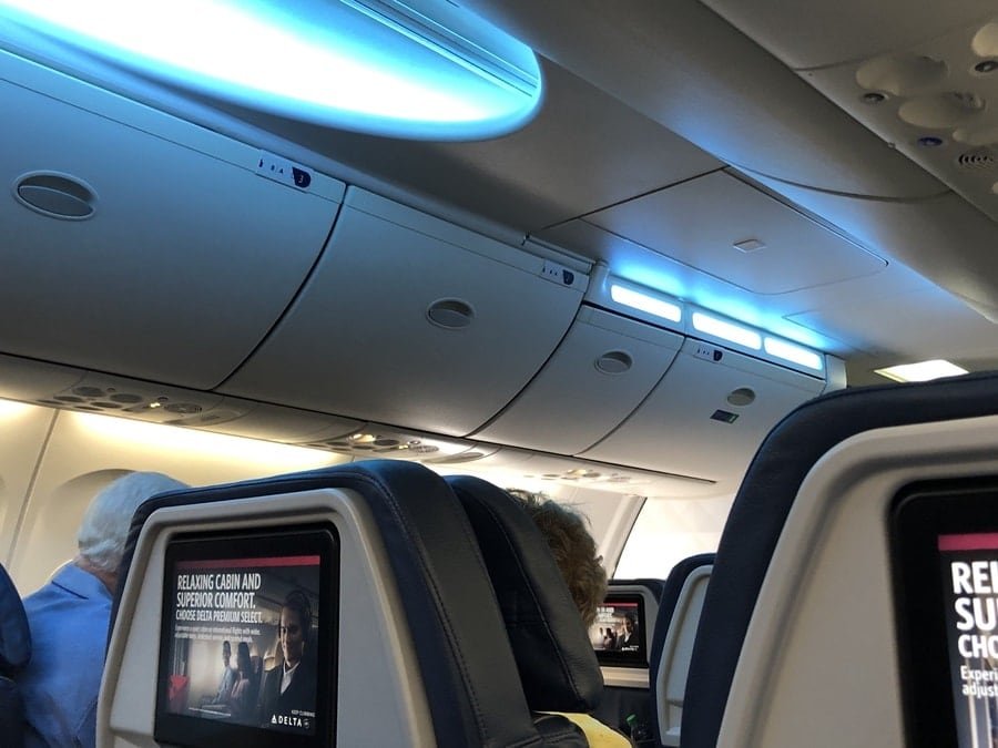 delta 757 aruba jfk overhead bins 1