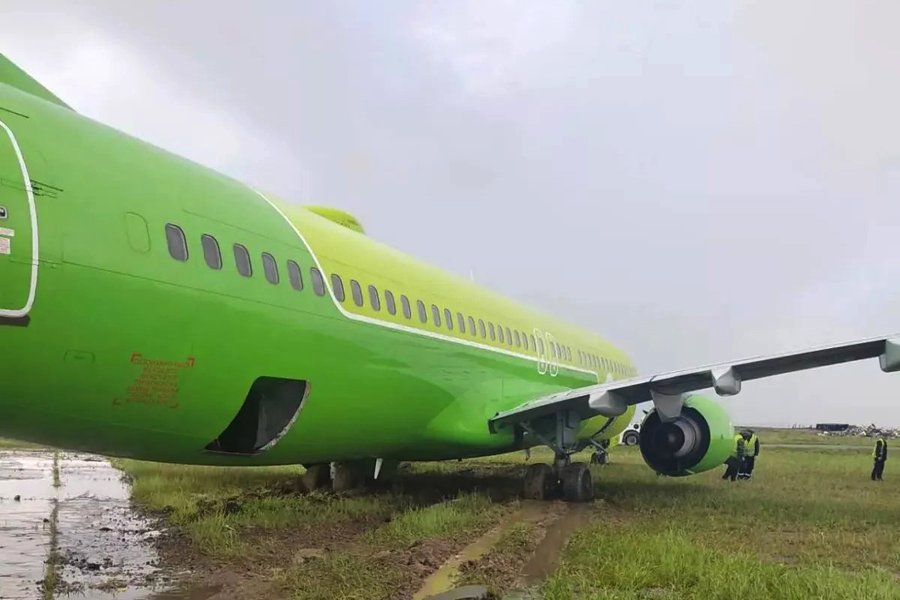 s7 airlines boeing 737 800 runway overrun