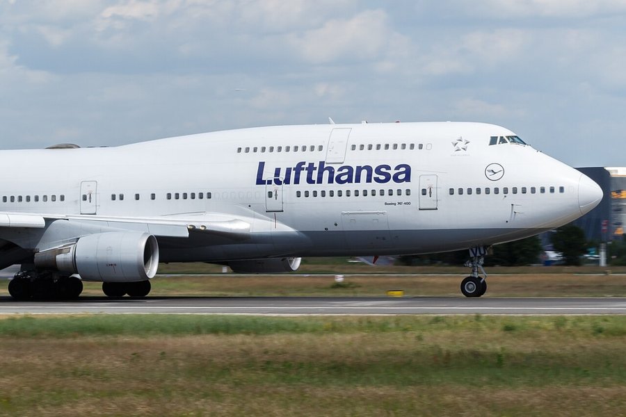 lufthansa boeing 747 400