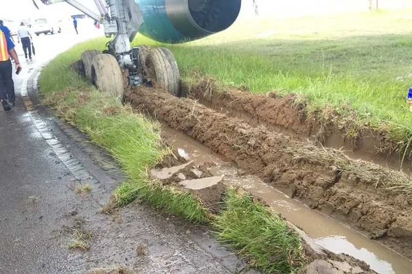 eastern airways 767 runway excursion 02 1