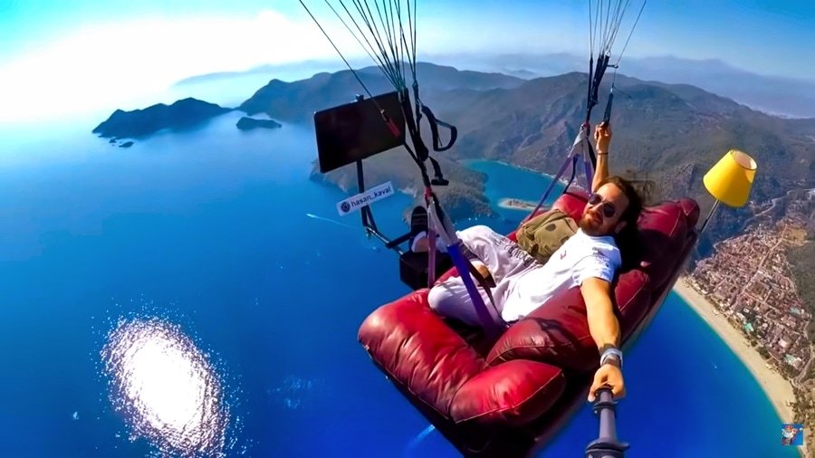 couch surfer hasan kaval 1