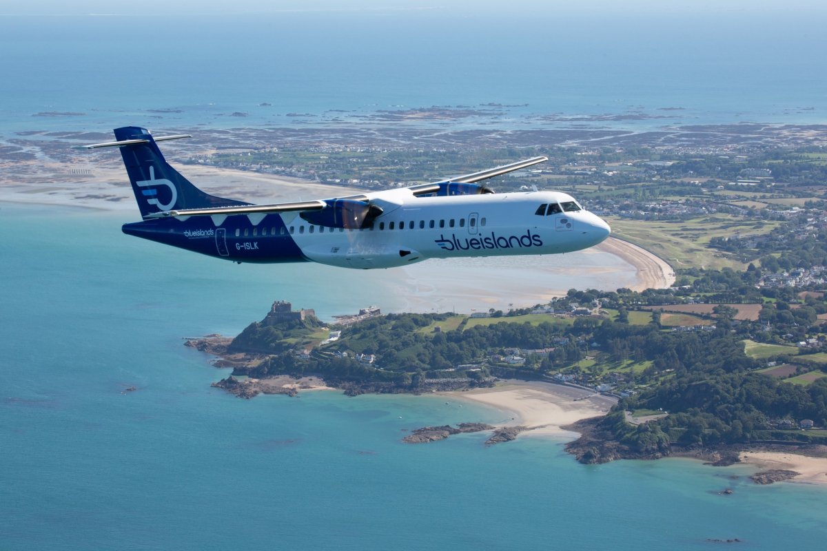 blue islands atr 72 600