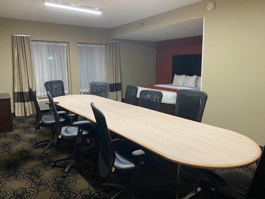 comfort inn ohare boardroom suite 1