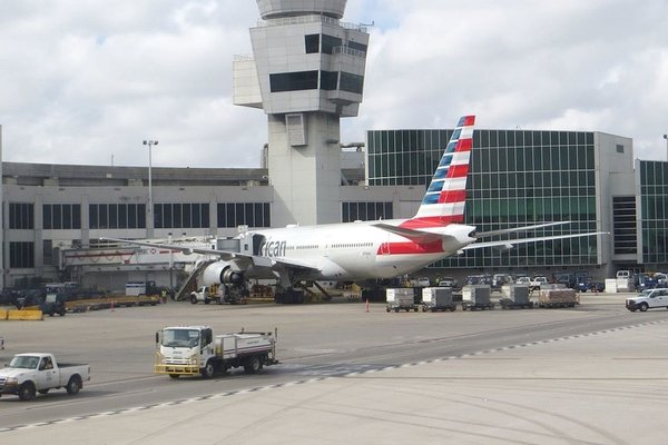 american airlines 777 miami 1