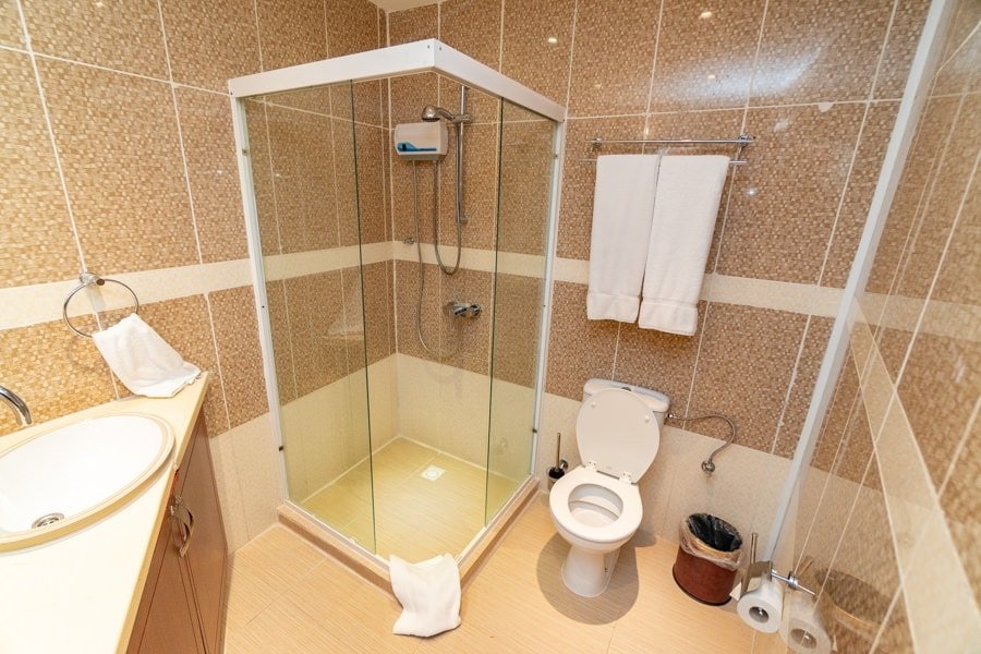 curacao suites hotel shower 1