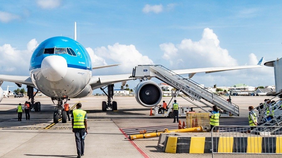 klm a330 sxm1 1