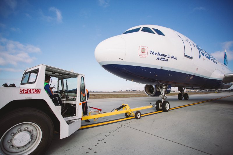 jet blue tug