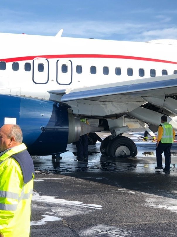 aeromexico XA AMV burst tire 04 1