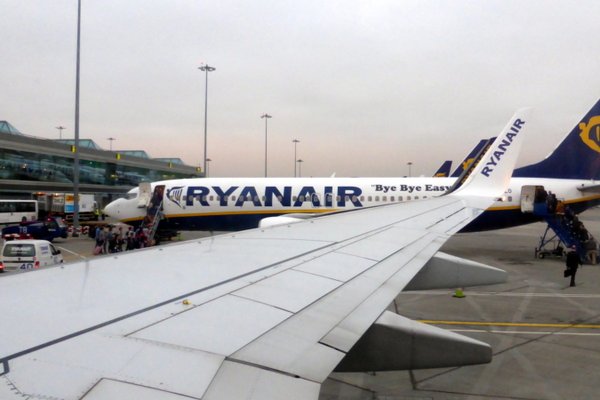 Ryanair Boeing 737-800 Wing