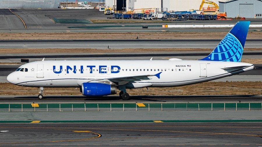 united a320 scaled 1