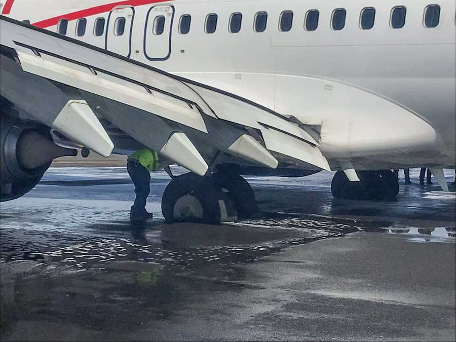 aeromexico XA AMV burst tire 01 1