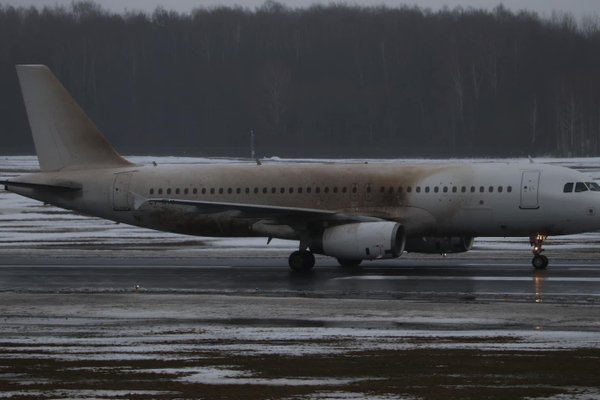 Avion Express Airbus A320 LY NVL 04