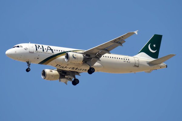 pakistan international airlines airbus a320 200 old livery
