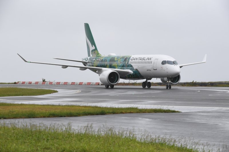qantaslink airbus a220