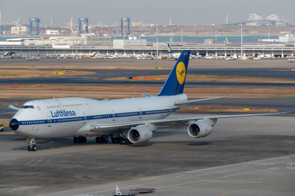 lufthansa boeing 747 8i