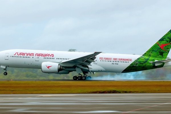 surinam airways 777 am 01 1