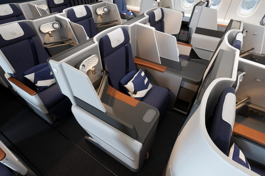 lufthansa airbusa a380 thompson vantage xl