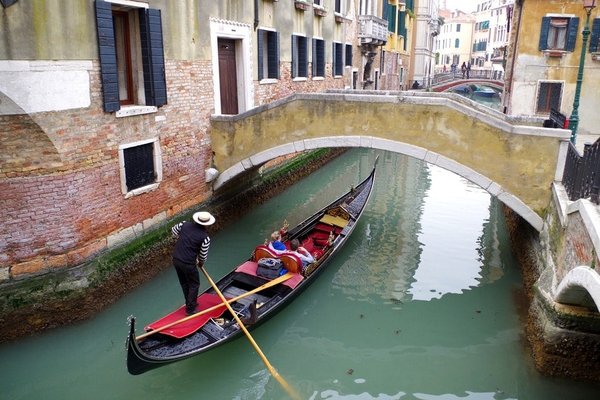 venice gondola 1