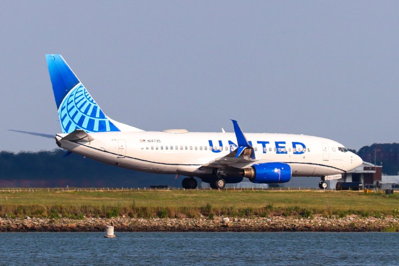 united airlines boeing 737 700