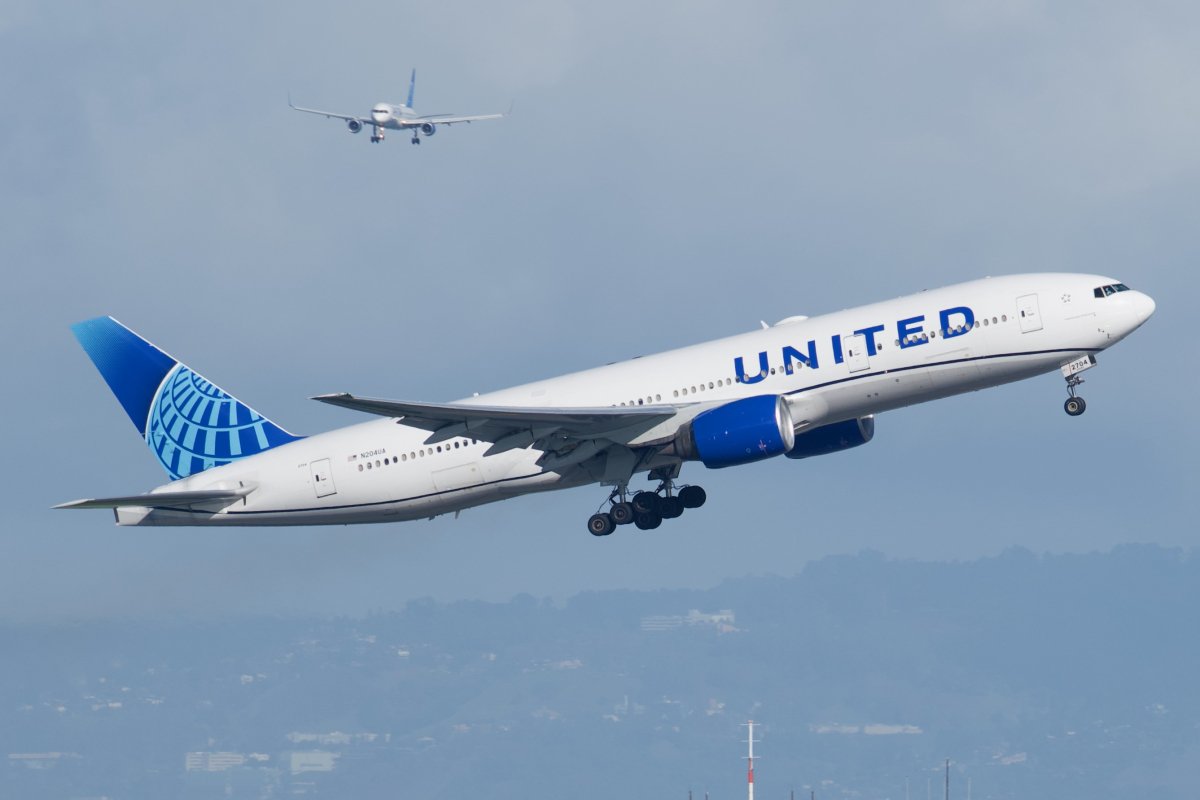 united airlines boeing 777 200er