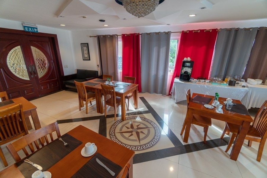 curacao suites hotel eating area 1