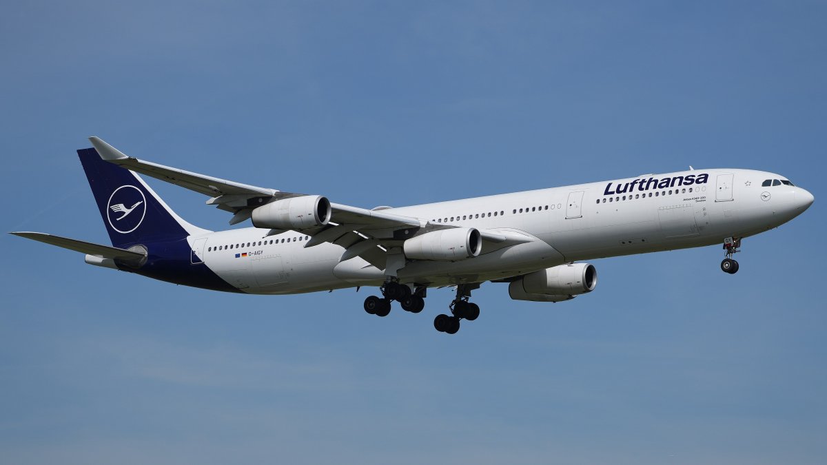 lufthansa airbus a340 300