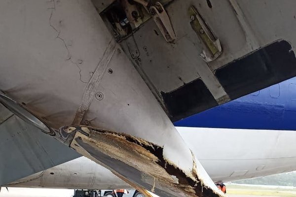 trigana air 737 wingdamage 01 1