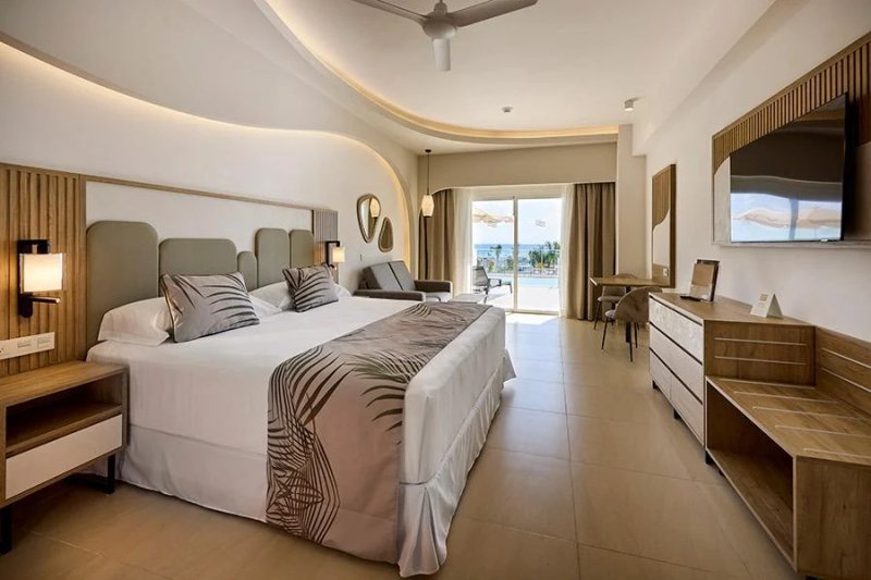 riu palace aquarelle room 02
