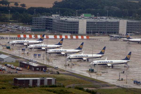 ryanair 737 lineup