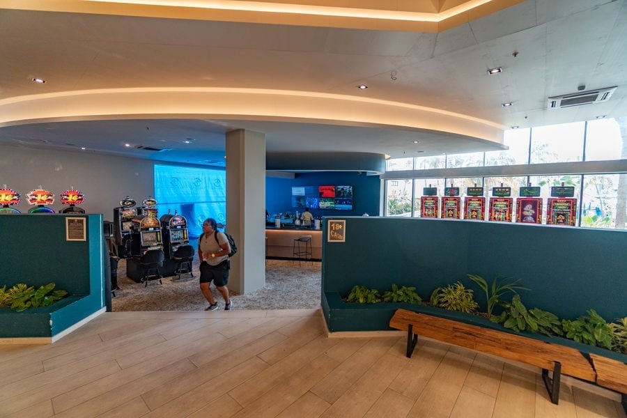 sonesta maho bar inside 1