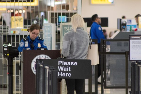 tsa line