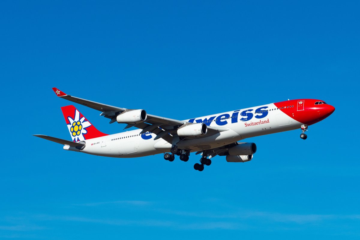 edelweiss airbusa a340 300