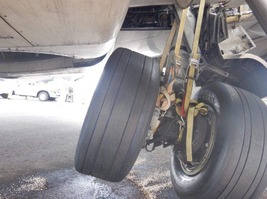 westjet boeing 737 800 gear collapse sxm