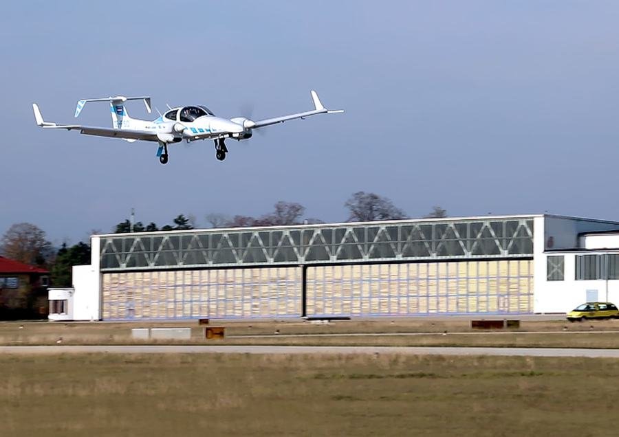 tum plane 1 900x636